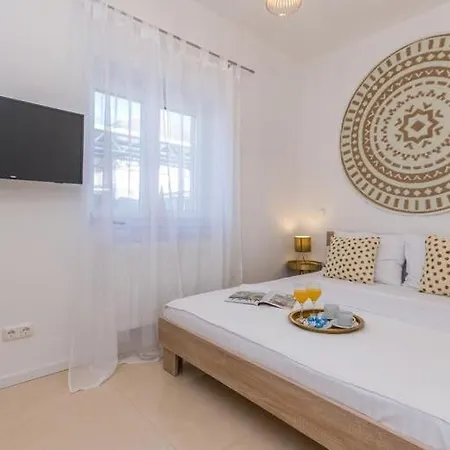B Spacious Holiday Home Turanj Turanj