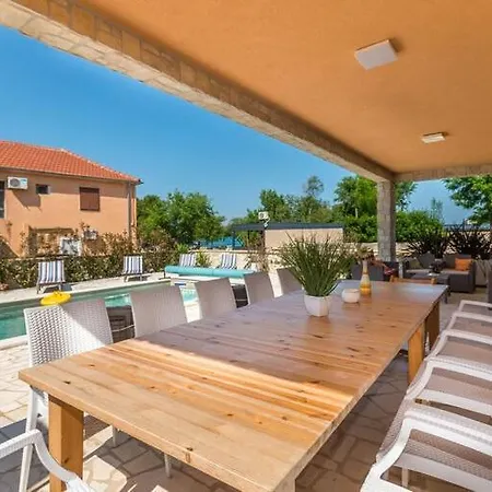 Holiday home B Spacious Holiday Home Turanj Turanj