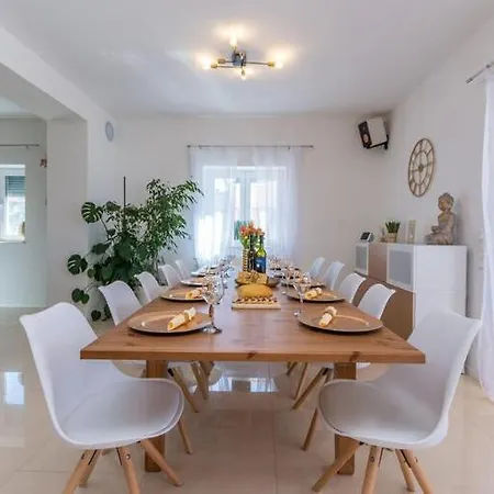 Holiday home B Spacious Holiday Home Turanj *