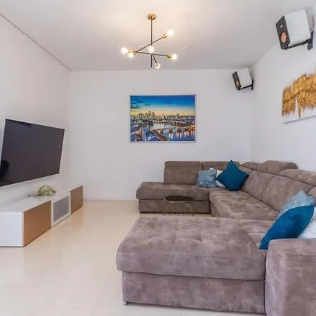 Holiday home B Spacious Holiday Home Turanj *